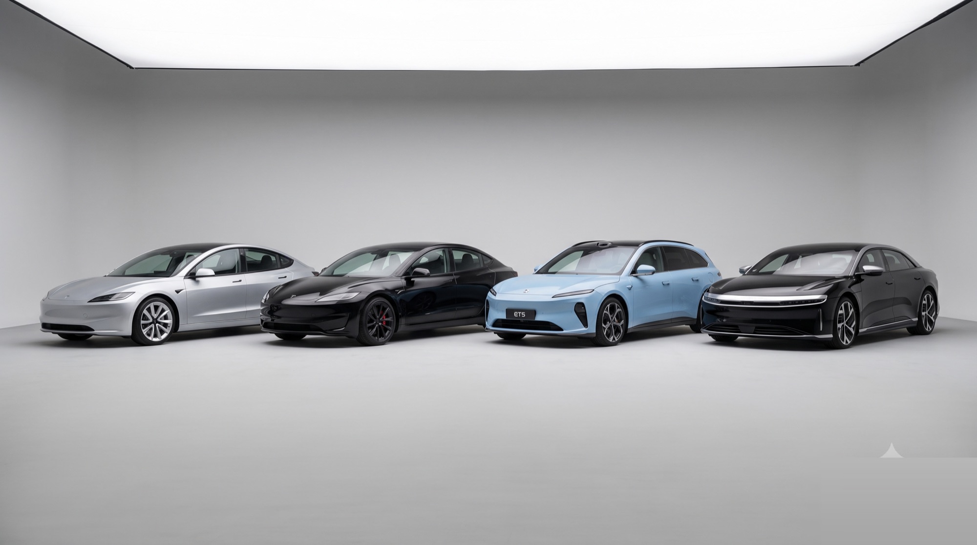 Naše flotila: Tesla Model 3 Long Range, Model 3 Performance, NIO ET5 Touring a Lucid Air